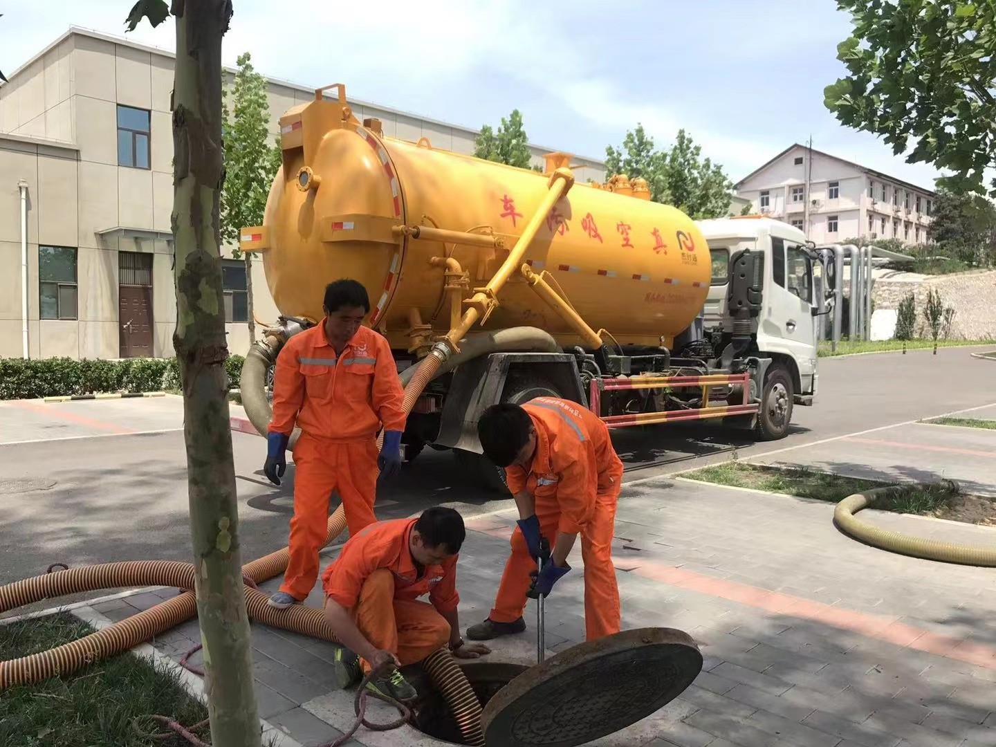 揭阳化粪池清理与5-8吨吸粪车施工效率分析